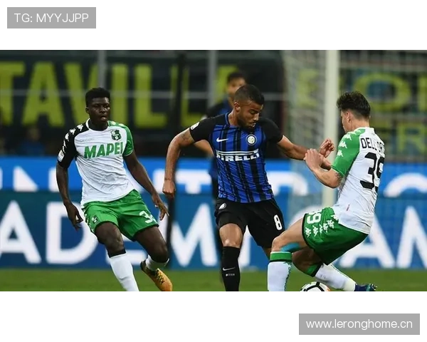 埃泽远射变线击中横梁 赖斯补射高出错失良机